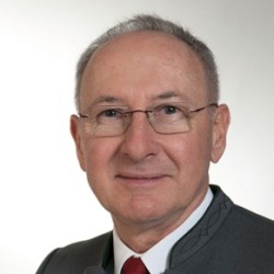 Dr. Peter Sigmund
